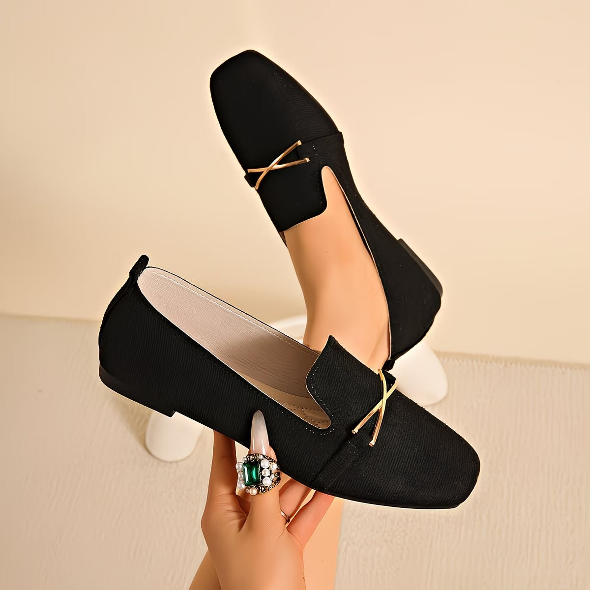 A Pair of Solid-color, Stylish, All-metal Flat-soled Square-toe