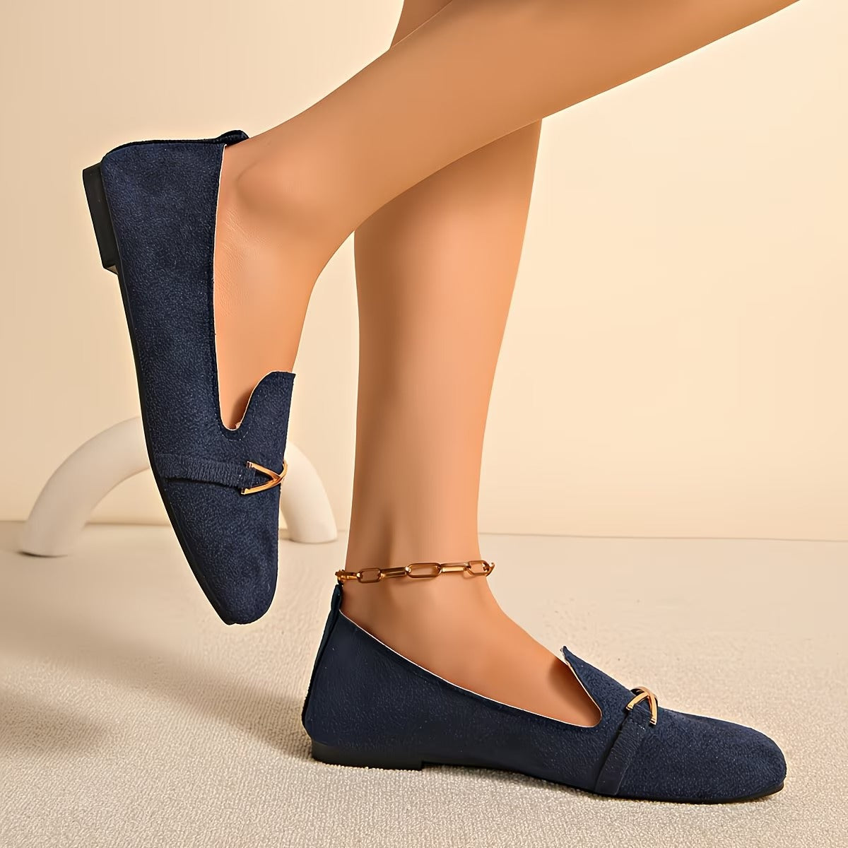 A Pair of Solid-color, Stylish, All-metal Flat-soled Square-toe
