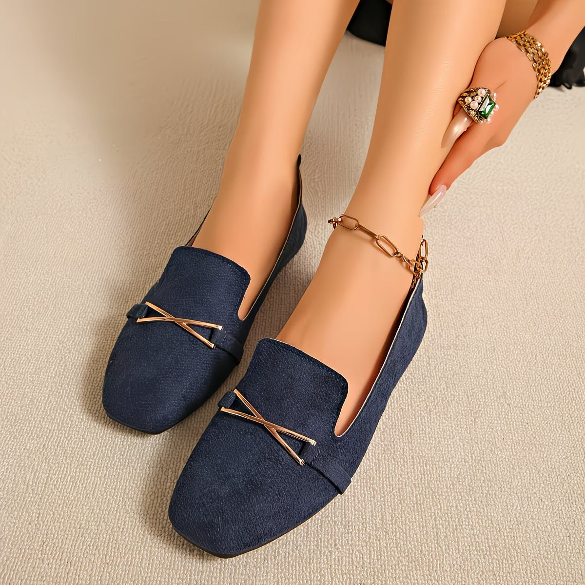 A Pair of Solid-color, Stylish, All-metal Flat-soled Square-toe