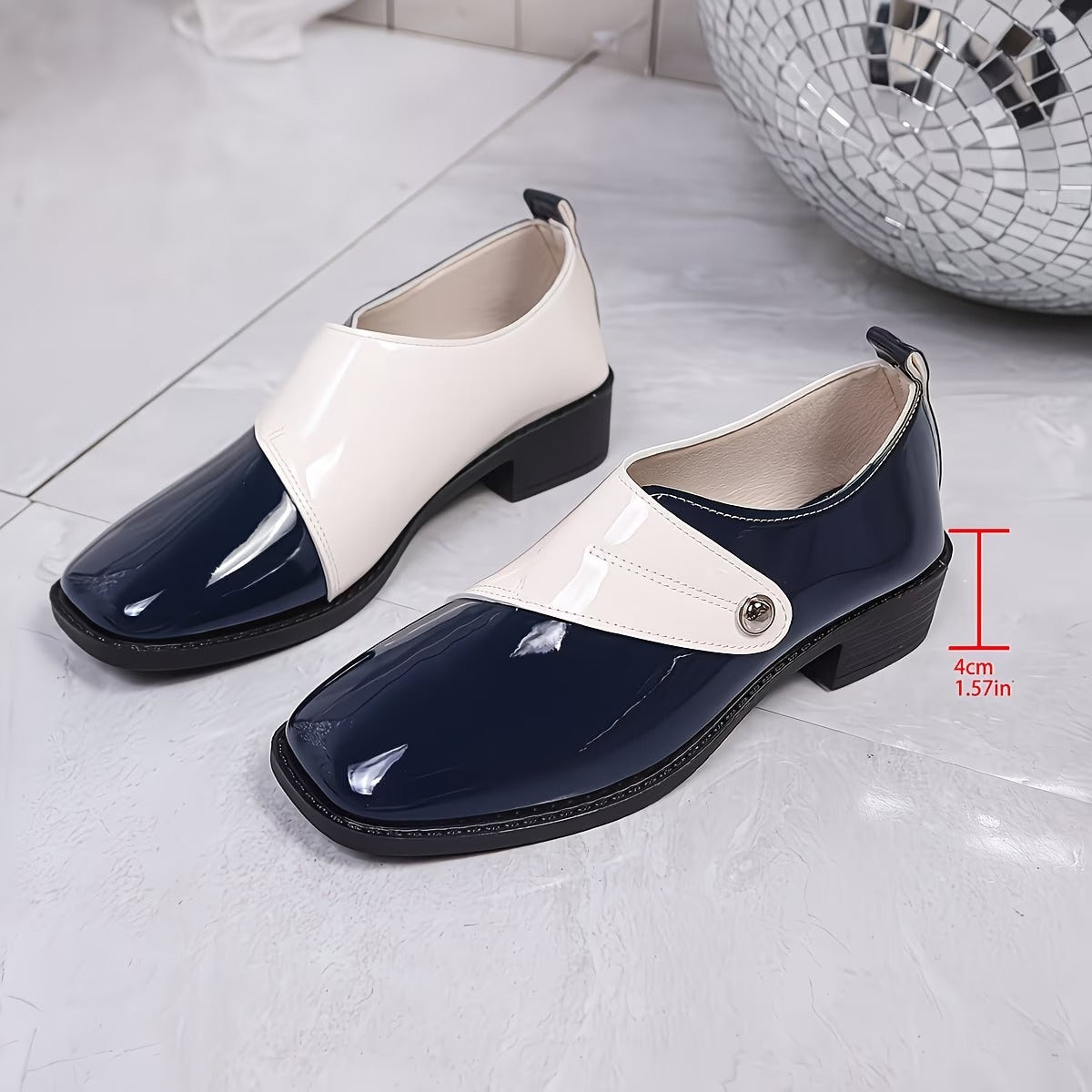 The Women'S Loafers Feature a Color-Block Design That Offers Excellent Coverage And Provides Stable Support.